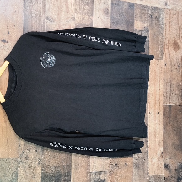 Last Call Chillin Like A Villain Black Long Sleeve Graphic T Shirt Sz Med Men - Picture 13 of 16